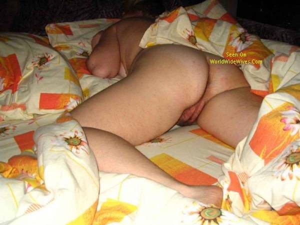 Муж делает фото голой спящей жены фото